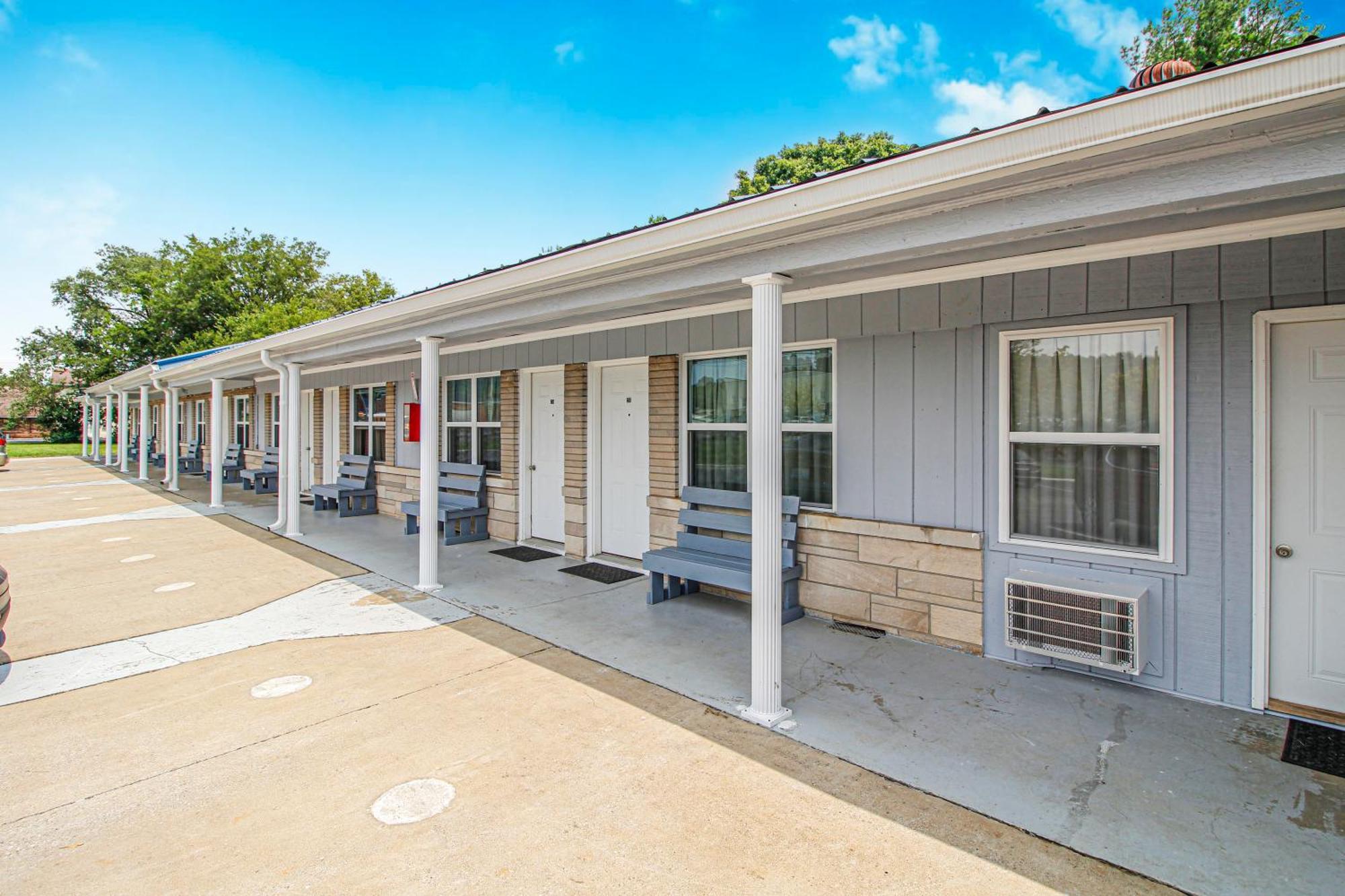 Horse Cave Motel Exterior photo